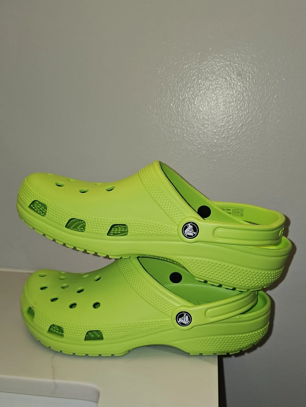 CROCS Classic Unisex Clogs In Limeade. NIB W/Tags.